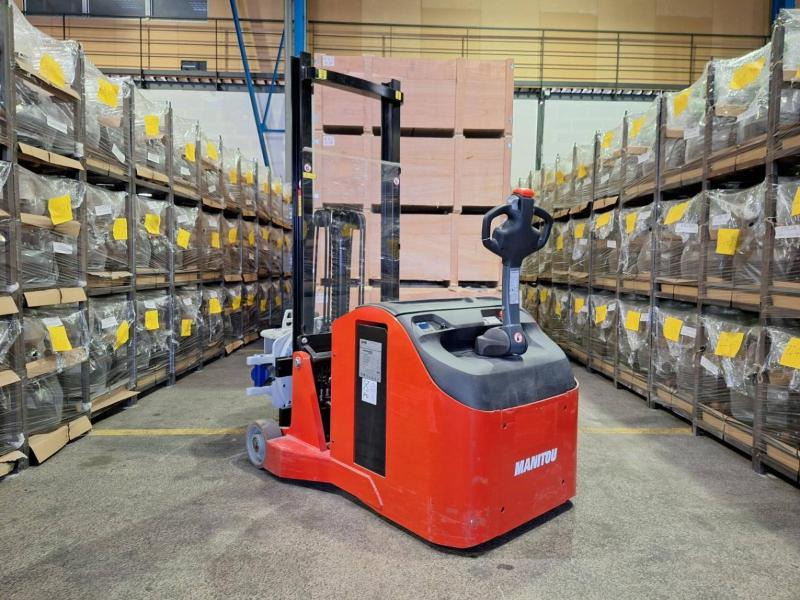 Manitou ES-C 713 SVC 17.V.315 - Slagač stoga: slika Manitou ES-C 713 SVC 17.V.315 - Slagač stoga Manitou ES-C 713 SVC 17.V.315 - Slagač stoga: slika Manitou ES-C 713 SVC 17.V.315 - Slagač stoga