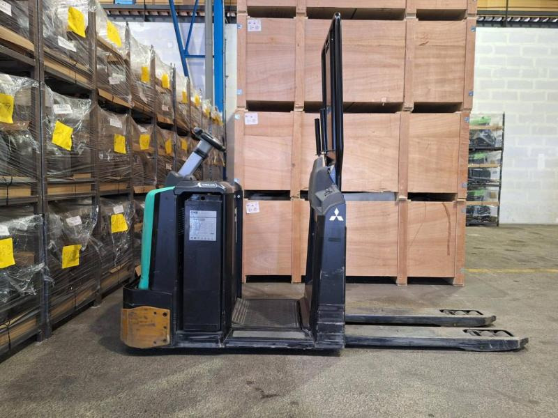 Mitsubishi OPB20N2 - Komisioner: slika Mitsubishi OPB20N2 - Komisioner Mitsubishi OPB20N2 - Komisioner: slika Mitsubishi OPB20N2 - Komisioner