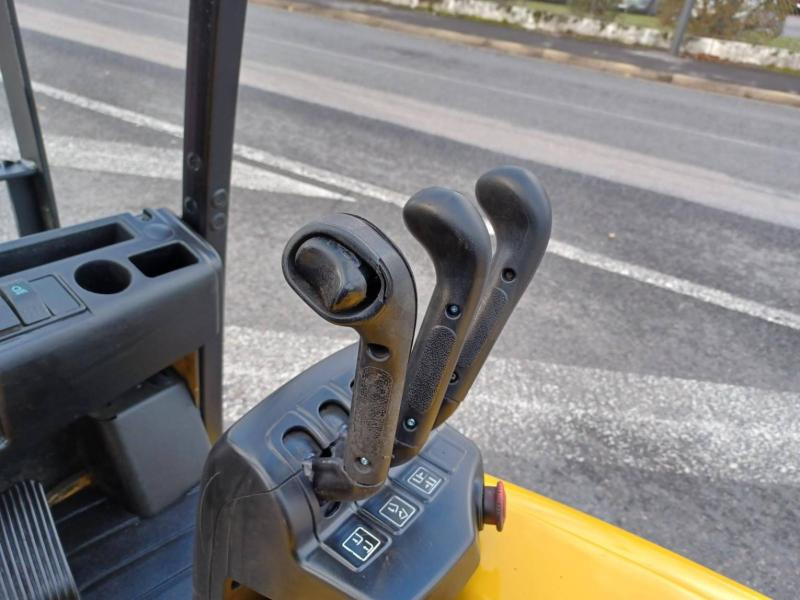 Električni viličar Yale ERP16VTMWB: slika Električni viličar Yale ERP16VTMWB