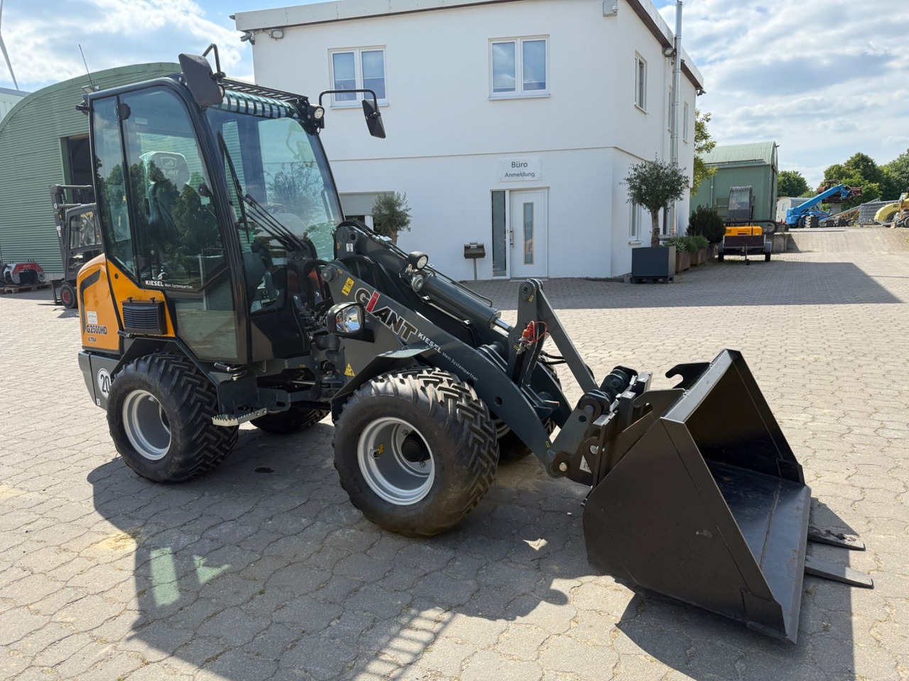 Giant G2500 HD X-TRA, Bj 20, SW, Schaufel, Gabel - Utovarivač na kotačima: slika Giant G2500 HD X-TRA, Bj 20, SW, Schaufel, Gabel - Utovarivač na kotačima Giant G2500 HD X-TRA, Bj 20, SW, Schaufel, Gabel - Utovarivač na kotačima: slika Giant G2500 HD X-TRA, Bj 20, SW, Schaufel, Gabel - Utovarivač na kotačima