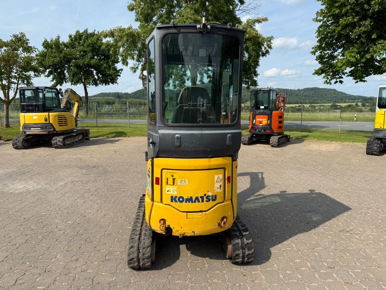 Komatsu PC 16R-3HS, Bj 17, 2210 BH, Tilt mit HS01, GL - Mini bager: slika Komatsu PC 16R-3HS, Bj 17, 2210 BH, Tilt mit HS01, GL - Mini bager Komatsu PC 16R-3HS, Bj 17, 2210 BH, Tilt mit HS01, GL - Mini bager: slika Komatsu PC 16R-3HS, Bj 17, 2210 BH, Tilt mit HS01, GL - Mini bager