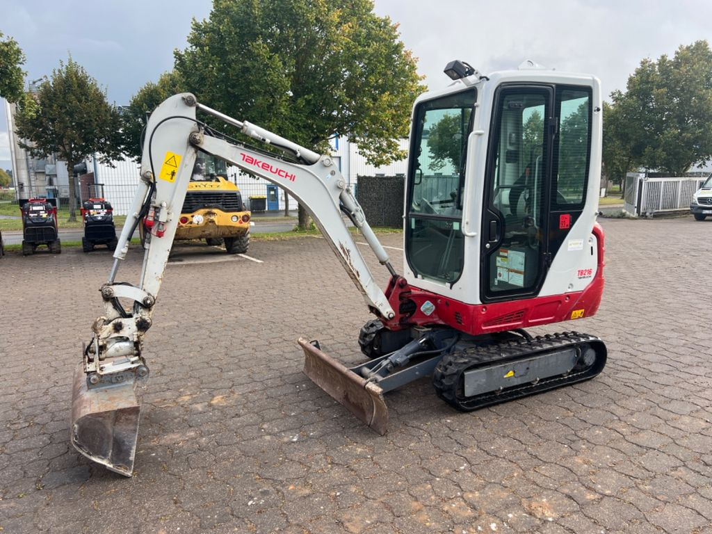 Takeuchi TB 216 V4 Bj 20, 1000 BH Powertilt HS01 3 Löffel - Mini bager: slika Takeuchi TB 216 V4 Bj 20, 1000 BH Powertilt HS01 3 Löffel - Mini bager Takeuchi TB 216 V4 Bj 20, 1000 BH Powertilt HS01 3 Löffel - Mini bager: slika Takeuchi TB 216 V4 Bj 20, 1000 BH Powertilt HS01 3 Löffel - Mini bager