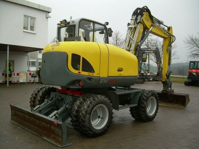 Wacker EW 100, Bj 20, 1750 BH, VA, Powertilt HS08, GL Wacker EW 100, Bj 20, 1750 BH, VA, Powertilt HS08, GL - Bager na kotačima: slika Wacker EW 100, Bj 20, 1750 BH, VA, Powertilt HS08, GL Wacker EW 100, Bj 20, 1750 BH, VA, Powertilt HS08, GL - Bager na kotačima Wacker EW 100, Bj 20, 1750 BH, VA, Powertilt HS08, GL Wacker EW 100, Bj 20, 1750 BH, VA, Powertilt HS08, GL - Bager na kotačima: slika Wacker EW 100, Bj 20, 1750 BH, VA, Powertilt HS08, GL Wacker EW 100, Bj 20, 1750 BH, VA, Powertilt HS08, GL - Bager na kotačima