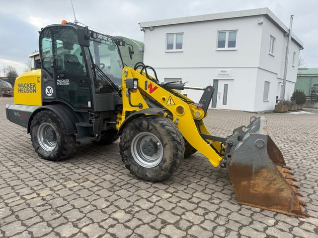 Wacker WL 70, Bj 21, 1625 BH, 122 PS, Schaufel Gabel Wacker WL 70, Bj 21, 1625 BH, 122 PS, Schaufel Gabel - Utovarivač na kotačima: slika Wacker WL 70, Bj 21, 1625 BH, 122 PS, Schaufel Gabel Wacker WL 70, Bj 21, 1625 BH, 122 PS, Schaufel Gabel - Utovarivač na kotačima Wacker WL 70, Bj 21, 1625 BH, 122 PS, Schaufel Gabel Wacker WL 70, Bj 21, 1625 BH, 122 PS, Schaufel Gabel - Utovarivač na kotačima: slika Wacker WL 70, Bj 21, 1625 BH, 122 PS, Schaufel Gabel Wacker WL 70, Bj 21, 1625 BH, 122 PS, Schaufel Gabel - Utovarivač na kotačima