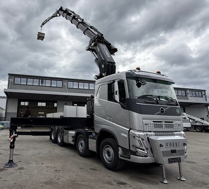 VOLVO Fassi F1750-8 JIB-6 Hiab Palfinger - Kamion s kranom: slika VOLVO Fassi F1750-8 JIB-6 Hiab Palfinger - Kamion s kranom VOLVO Fassi F1750-8 JIB-6 Hiab Palfinger - Kamion s kranom: slika VOLVO Fassi F1750-8 JIB-6 Hiab Palfinger - Kamion s kranom