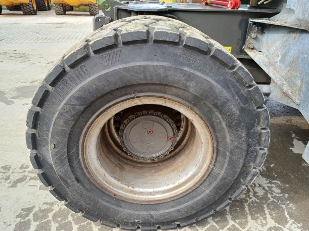 Sennebogen 735E - Stroj za rukovanje otpadom: slika Sennebogen 735E - Stroj za rukovanje otpadom Sennebogen 735E - Stroj za rukovanje otpadom: slika Sennebogen 735E - Stroj za rukovanje otpadom