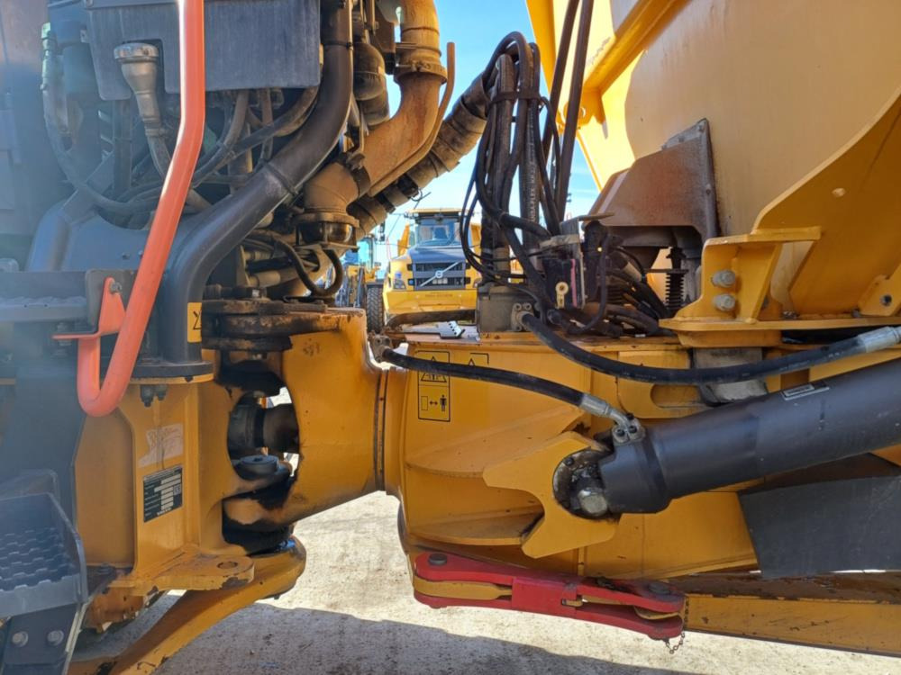 Volvo A25G - Zglobni istovarivač: slika Volvo A25G - Zglobni istovarivač Volvo A25G - Zglobni istovarivač: slika Volvo A25G - Zglobni istovarivač