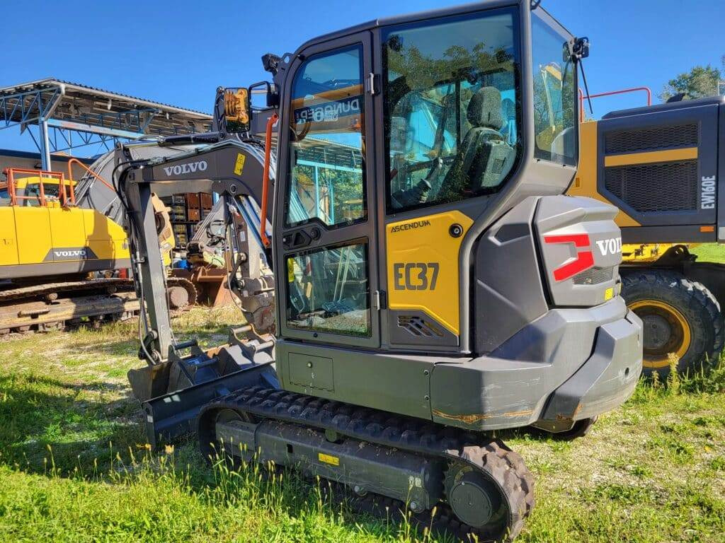 Volvo EC37F - Mini bager: slika  Volvo EC37F - Mini bager Volvo EC37F - Mini bager: slika  Volvo EC37F - Mini bager