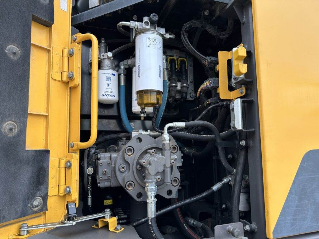 Bager gusjeničar Volvo ECR235EL: slika Bager gusjeničar Volvo ECR235EL