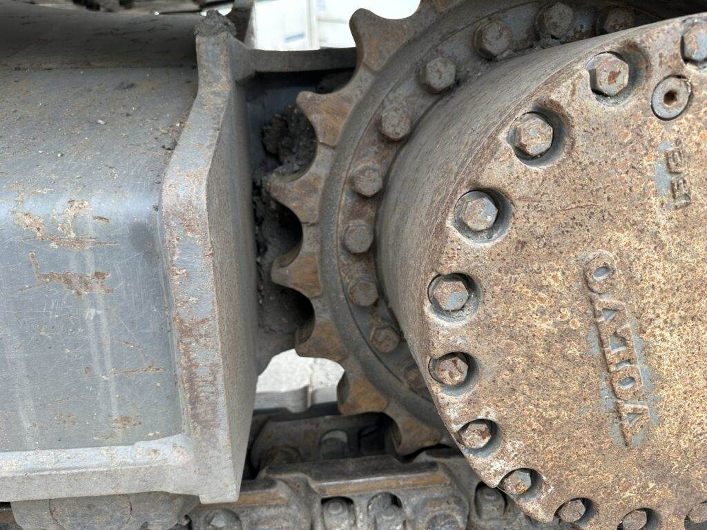 Bager gusjeničar Volvo ECR235EL: slika Bager gusjeničar Volvo ECR235EL