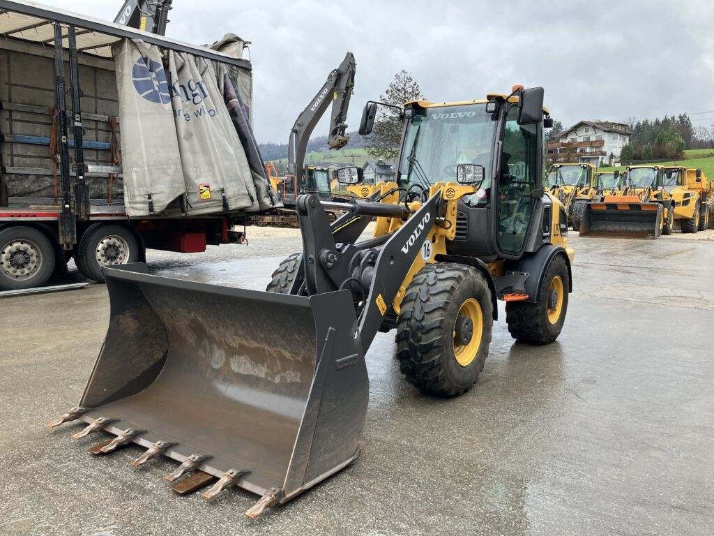 Volvo JL25H Electric - Mini utovarivač: slika Volvo JL25H Electric - Mini utovarivač Volvo JL25H Electric - Mini utovarivač: slika Volvo JL25H Electric - Mini utovarivač