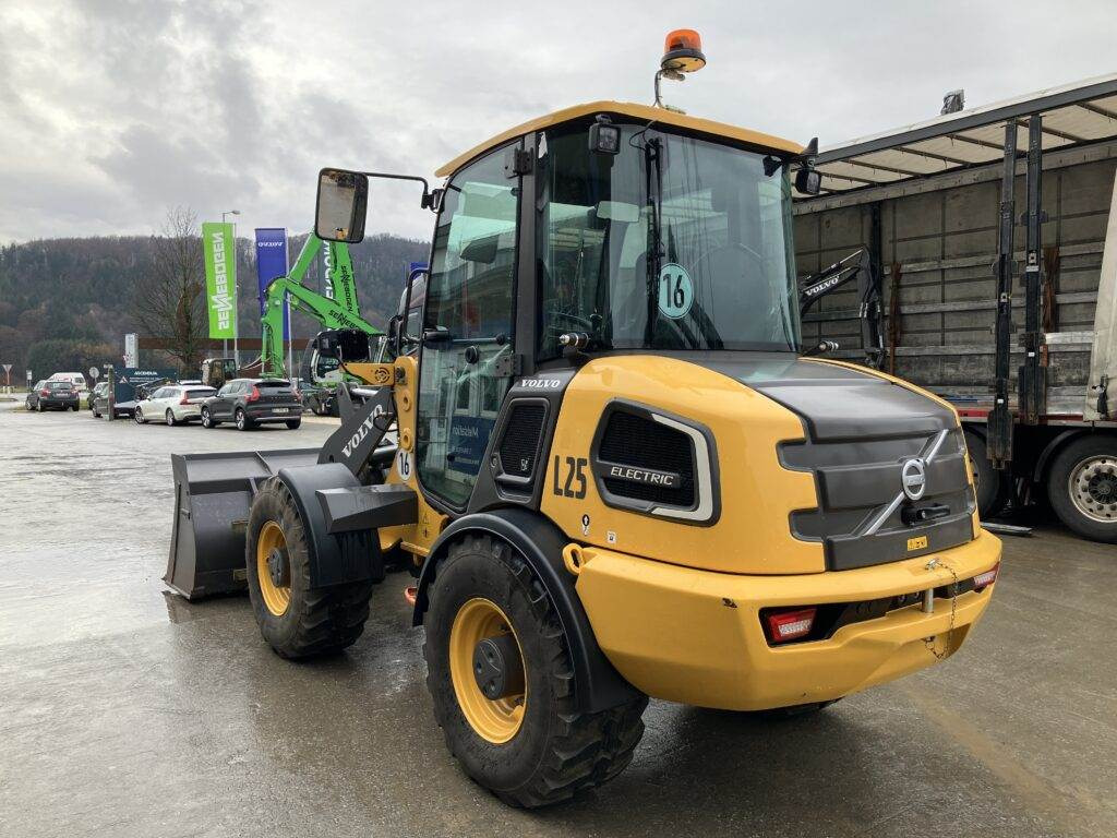 Volvo JL25H Electric - Mini utovarivač: slika Volvo JL25H Electric - Mini utovarivač Volvo JL25H Electric - Mini utovarivač: slika Volvo JL25H Electric - Mini utovarivač