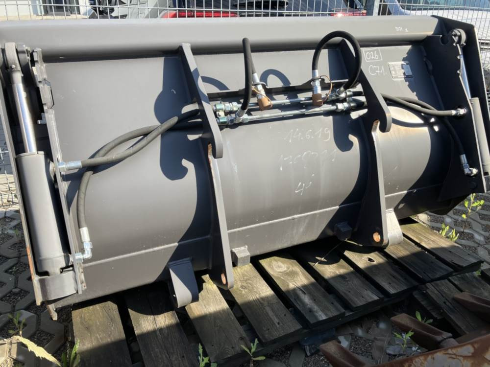Volvo Klappschaufel mit Messer TPZ - Korpa: slika  Volvo Klappschaufel mit Messer TPZ - Korpa Volvo Klappschaufel mit Messer TPZ - Korpa: slika  Volvo Klappschaufel mit Messer TPZ - Korpa