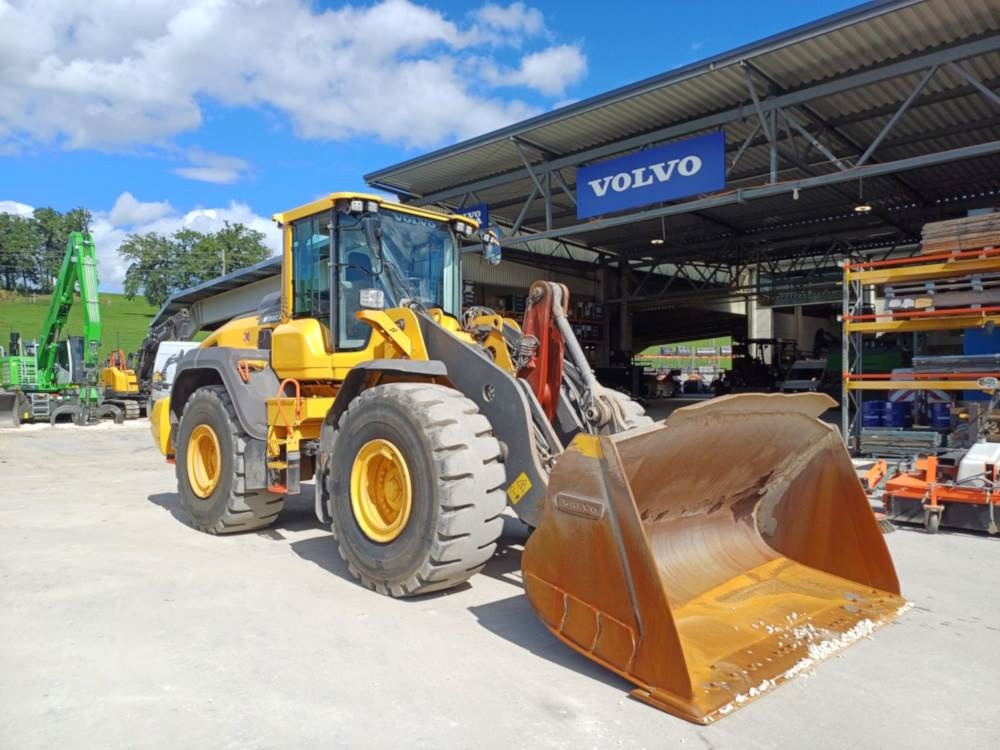 Volvo L110H - Utovarivač na kotačima: slika Volvo L110H - Utovarivač na kotačima Volvo L110H - Utovarivač na kotačima: slika Volvo L110H - Utovarivač na kotačima