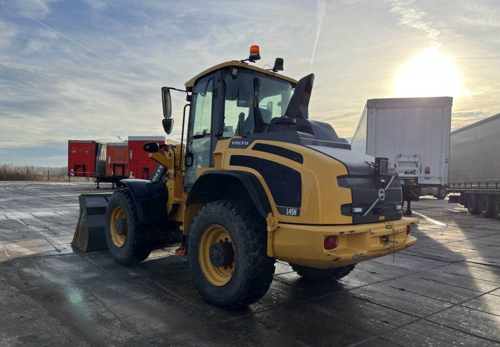 Volvo L45H - Utovarivač na kotačima: slika Volvo L45H - Utovarivač na kotačima Volvo L45H - Utovarivač na kotačima: slika Volvo L45H - Utovarivač na kotačima