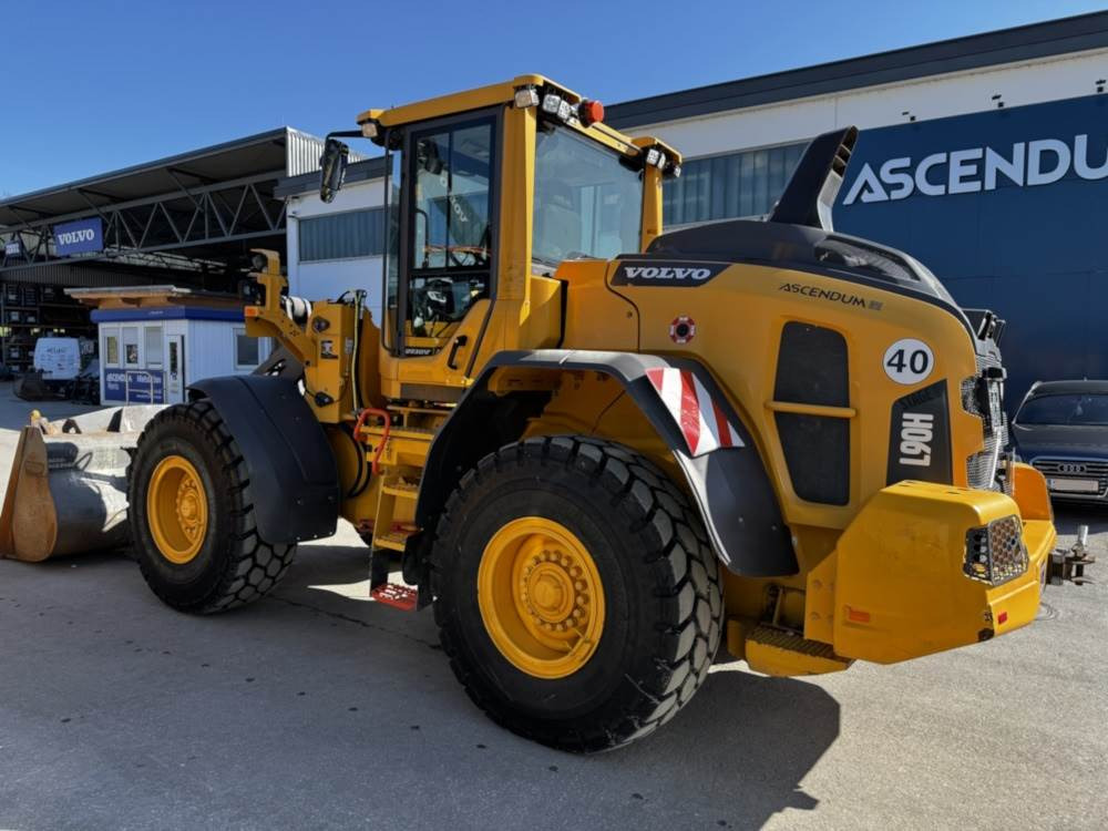 Volvo L90H - Utovarivač na kotačima: slika Volvo L90H - Utovarivač na kotačima Volvo L90H - Utovarivač na kotačima: slika Volvo L90H - Utovarivač na kotačima
