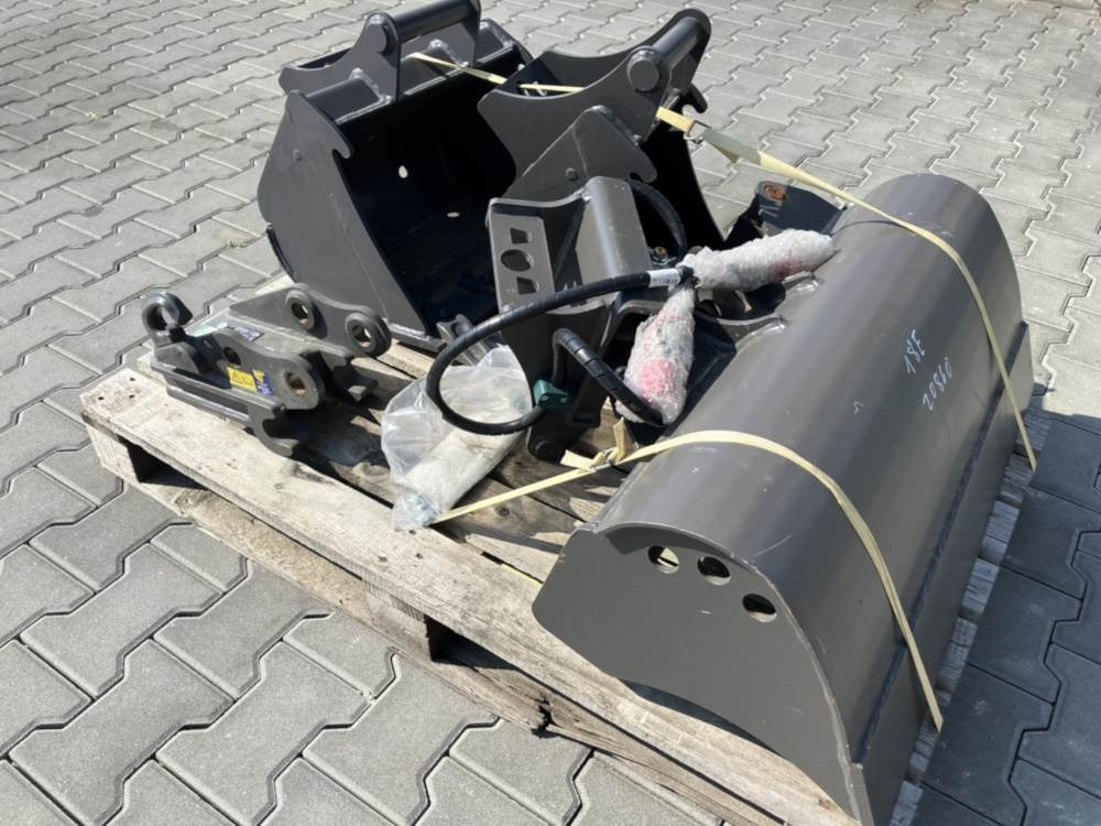 Volvo Löffelset inkl. Schnellwechsler für EC18 - Rovokopač-utovarivač: slika Volvo Löffelset inkl. Schnellwechsler für EC18 - Rovokopač-utovarivač Volvo Löffelset inkl. Schnellwechsler für EC18 - Rovokopač-utovarivač: slika Volvo Löffelset inkl. Schnellwechsler für EC18 - Rovokopač-utovarivač