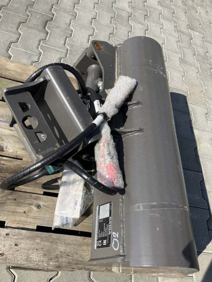 Volvo Löffelset inkl. Schnellwechsler für EC18 - Rovokopač-utovarivač: slika Volvo Löffelset inkl. Schnellwechsler für EC18 - Rovokopač-utovarivač Volvo Löffelset inkl. Schnellwechsler für EC18 - Rovokopač-utovarivač: slika Volvo Löffelset inkl. Schnellwechsler für EC18 - Rovokopač-utovarivač