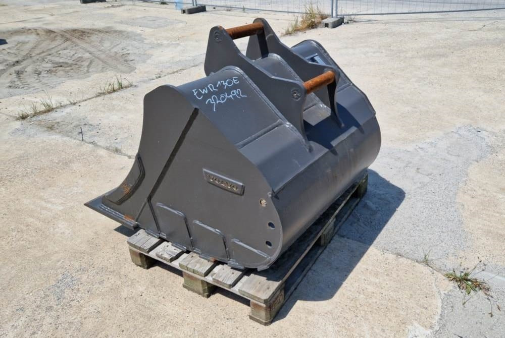 Volvo Tieflöffel mit Messer - Rovokopač-utovarivač: slika Volvo Tieflöffel mit Messer - Rovokopač-utovarivač Volvo Tieflöffel mit Messer - Rovokopač-utovarivač: slika Volvo Tieflöffel mit Messer - Rovokopač-utovarivač