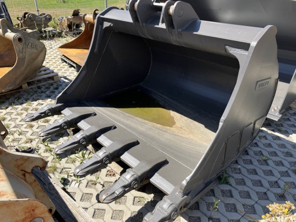 Volvo Tieflöffel mit Zähne S2 - Rovokopač-utovarivač: slika Volvo Tieflöffel mit Zähne S2 - Rovokopač-utovarivač Volvo Tieflöffel mit Zähne S2 - Rovokopač-utovarivač: slika Volvo Tieflöffel mit Zähne S2 - Rovokopač-utovarivač