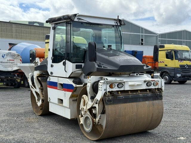 BOMAG BW 174 AP-4 AM Walze 12 Ton *Vibrator *Streuer - Valjak: slika BOMAG BW 174 AP-4 AM Walze 12 Ton *Vibrator *Streuer - Valjak BOMAG BW 174 AP-4 AM Walze 12 Ton *Vibrator *Streuer - Valjak: slika BOMAG BW 174 AP-4 AM Walze 12 Ton *Vibrator *Streuer - Valjak