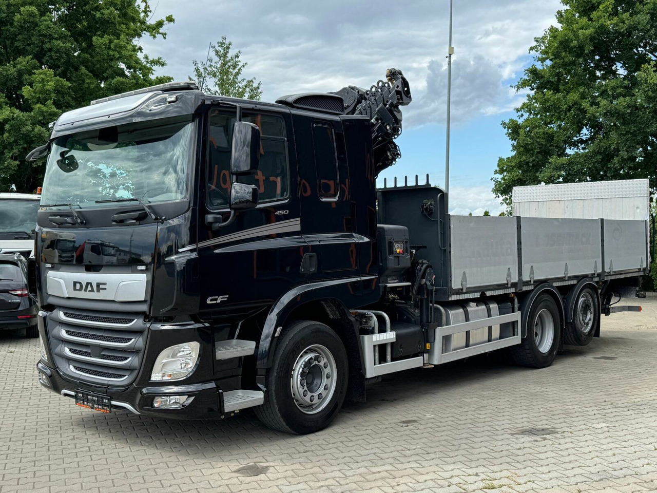 DAF CF 450 FAN 6x2 Pritsche mit Kran HIAB 188 E-6 - Kamion s otvorenim sandukom, Kamion s kranom: slika DAF CF 450 FAN 6x2 Pritsche mit Kran HIAB 188 E-6 - Kamion s otvorenim sandukom, Kamion s kranom DAF CF 450 FAN 6x2 Pritsche mit Kran HIAB 188 E-6 - Kamion s otvorenim sandukom, Kamion s kranom: slika DAF CF 450 FAN 6x2 Pritsche mit Kran HIAB 188 E-6 - Kamion s otvorenim sandukom, Kamion s kranom