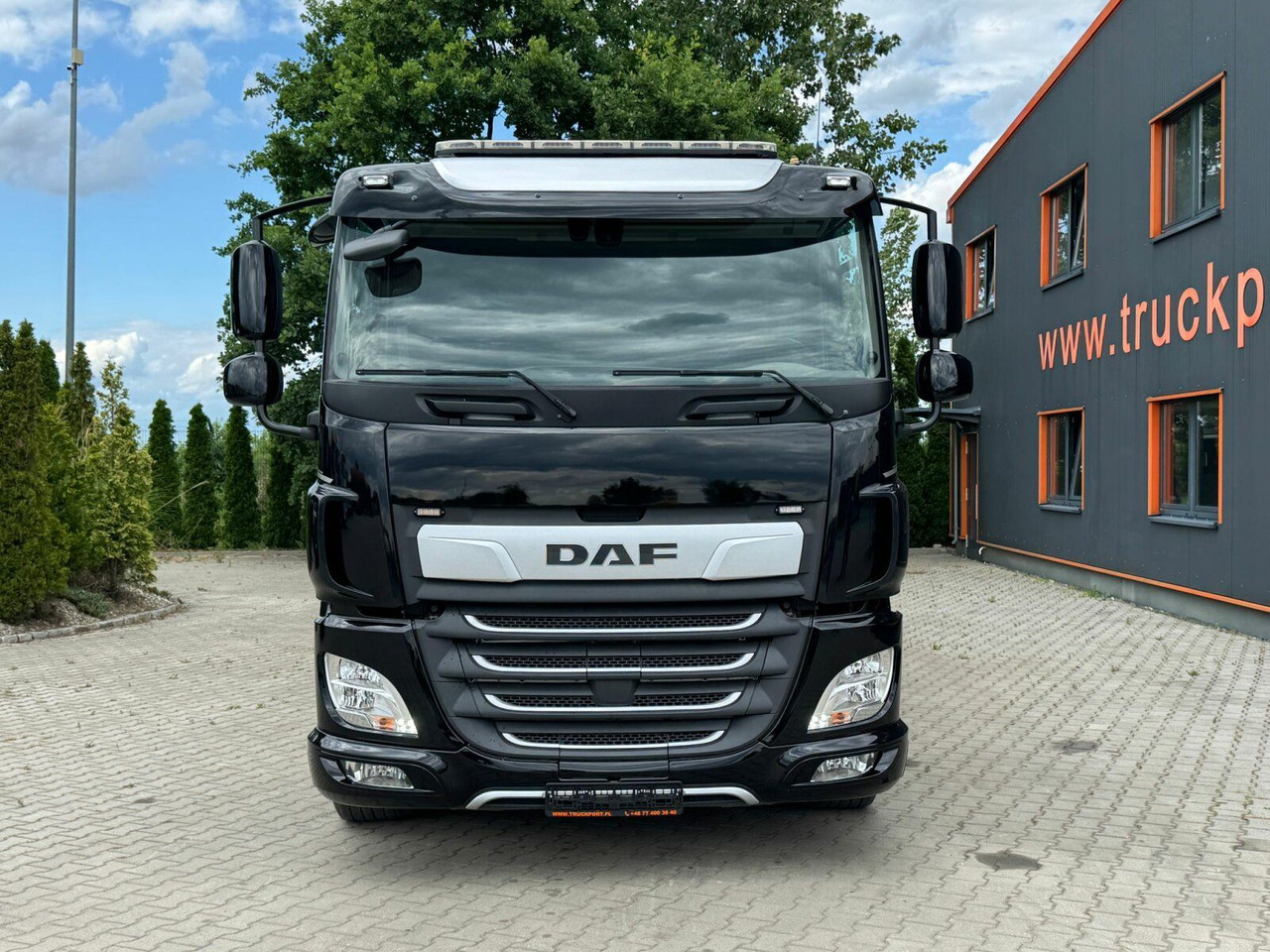 DAF CF 450 FAN 6x2 Pritsche mit Kran HIAB 188 E-6 - Kamion s kranom: slika DAF CF 450 FAN 6x2 Pritsche mit Kran HIAB 188 E-6 - Kamion s kranom DAF CF 450 FAN 6x2 Pritsche mit Kran HIAB 188 E-6 - Kamion s kranom: slika DAF CF 450 FAN 6x2 Pritsche mit Kran HIAB 188 E-6 - Kamion s kranom