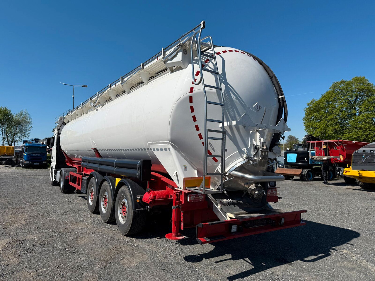 Feldbinder KIP 60.3 Silo 60.000 L 3 Achse ADR - Silos poluprikolica: slika Feldbinder KIP 60.3 Silo 60.000 L 3 Achse ADR - Silos poluprikolica Feldbinder KIP 60.3 Silo 60.000 L 3 Achse ADR - Silos poluprikolica: slika Feldbinder KIP 60.3 Silo 60.000 L 3 Achse ADR - Silos poluprikolica