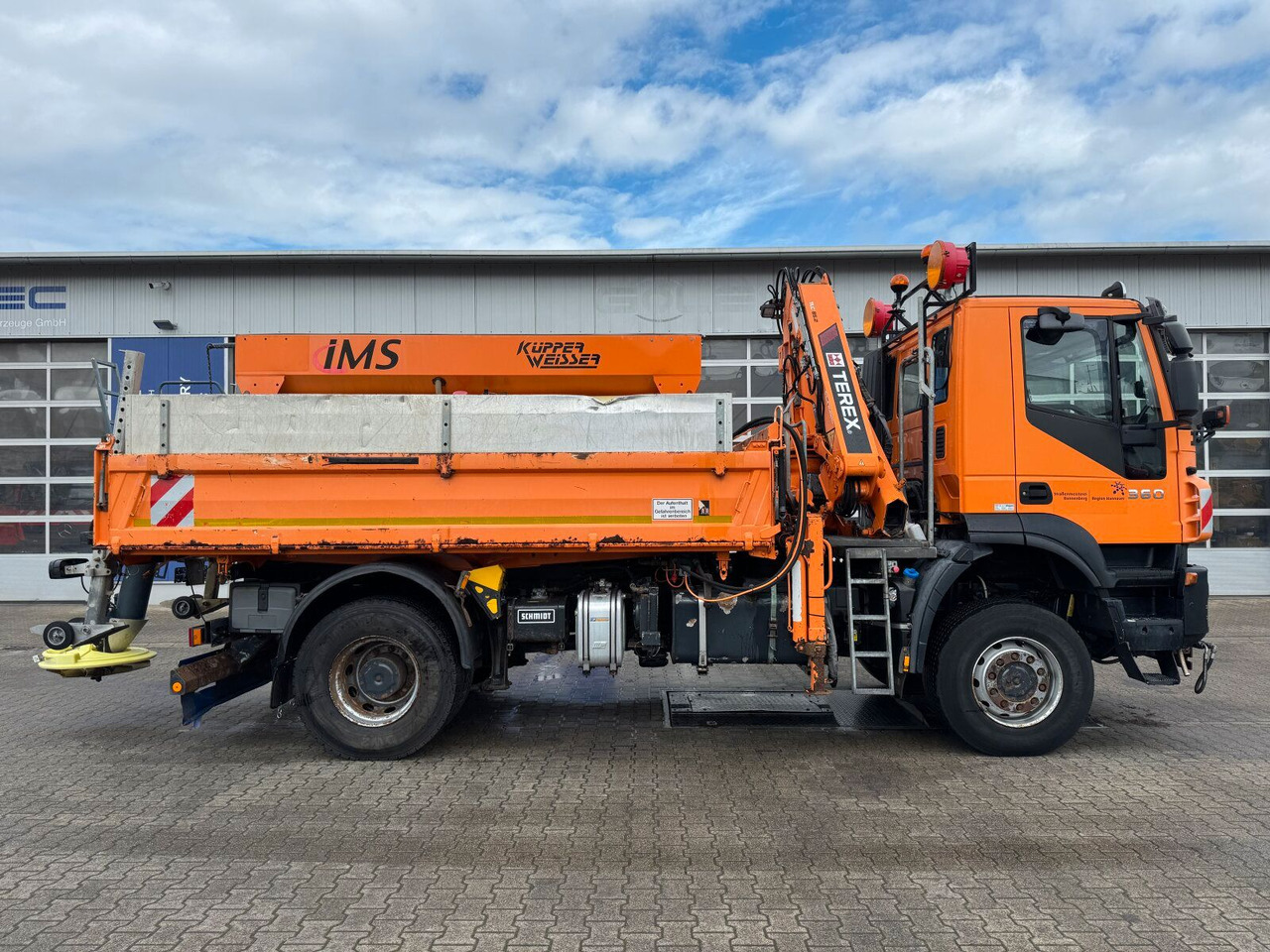 Iveco TRAKKER Kipper Kran TEREX 85.2 Winterdienst - Kiper, Kamion s kranom: slika Iveco TRAKKER Kipper Kran TEREX 85.2 Winterdienst - Kiper, Kamion s kranom Iveco TRAKKER Kipper Kran TEREX 85.2 Winterdienst - Kiper, Kamion s kranom: slika Iveco TRAKKER Kipper Kran TEREX 85.2 Winterdienst - Kiper, Kamion s kranom