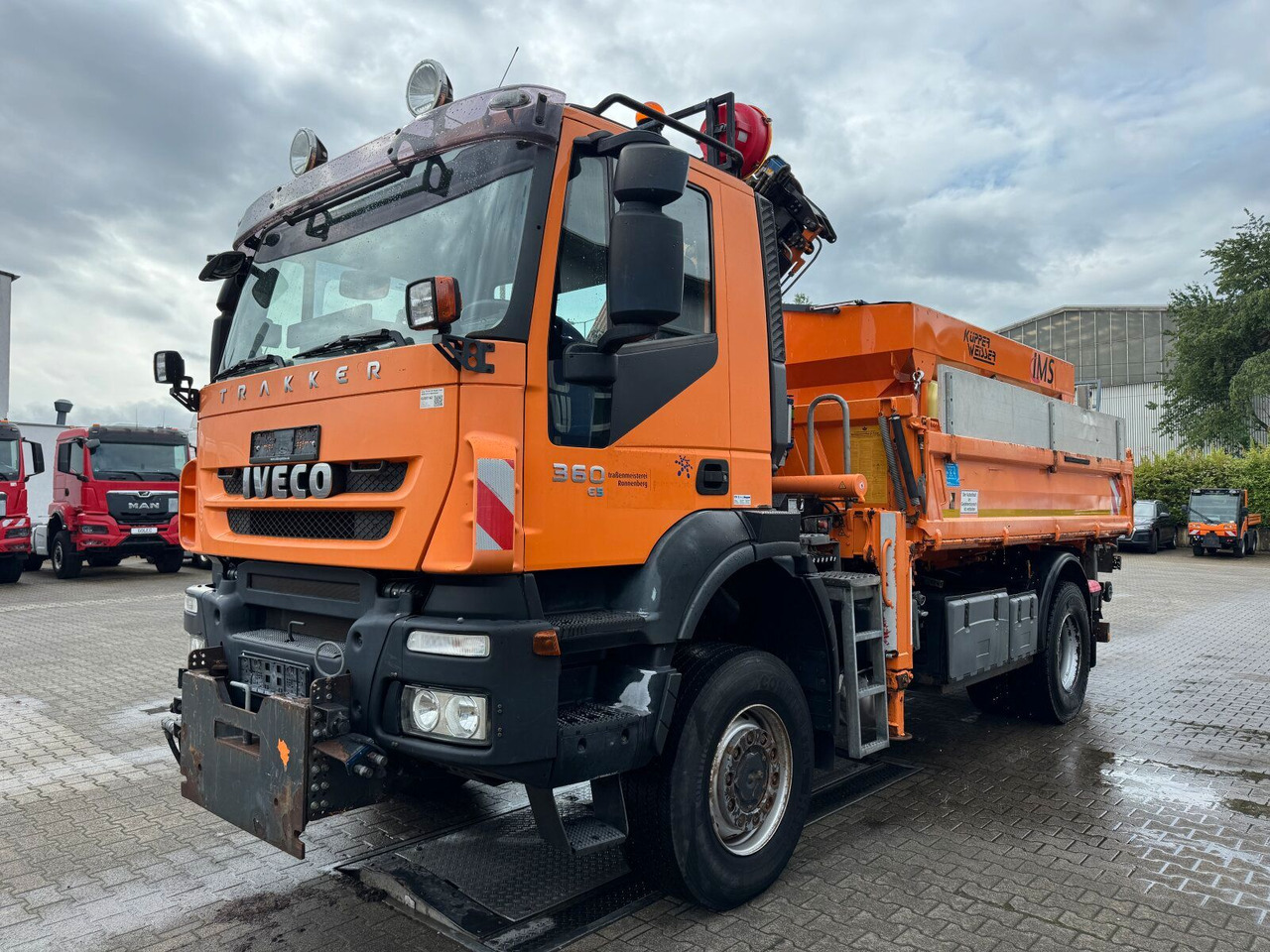 Iveco TRAKKER Kipper Kran TEREX 85.2 Winterdienst - Kiper, Kamion s kranom: slika Iveco TRAKKER Kipper Kran TEREX 85.2 Winterdienst - Kiper, Kamion s kranom Iveco TRAKKER Kipper Kran TEREX 85.2 Winterdienst - Kiper, Kamion s kranom: slika Iveco TRAKKER Kipper Kran TEREX 85.2 Winterdienst - Kiper, Kamion s kranom