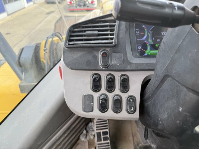 Komatsu WA 470-7 Radlader 24 Ton Schaufel 4.5 m³ *Waage - Utovarivač na kotačima: slika Komatsu WA 470-7 Radlader 24 Ton Schaufel 4.5 m³ *Waage - Utovarivač na kotačima Komatsu WA 470-7 Radlader 24 Ton Schaufel 4.5 m³ *Waage - Utovarivač na kotačima: slika Komatsu WA 470-7 Radlader 24 Ton Schaufel 4.5 m³ *Waage - Utovarivač na kotačima