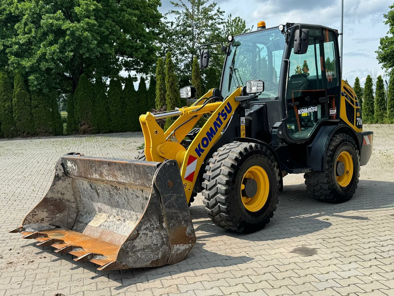 Komatsu WA 70M-8E0 Radlader 6 Ton - 731 H - 0,75m³ - Utovarivač na kotačima: slika Komatsu WA 70M-8E0 Radlader 6 Ton - 731 H - 0,75m³ - Utovarivač na kotačima Komatsu WA 70M-8E0 Radlader 6 Ton - 731 H - 0,75m³ - Utovarivač na kotačima: slika Komatsu WA 70M-8E0 Radlader 6 Ton - 731 H - 0,75m³ - Utovarivač na kotačima