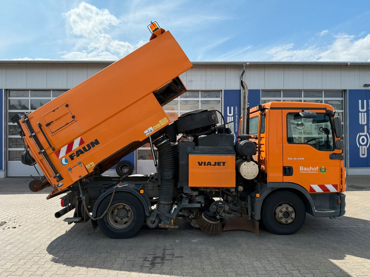 MAN 12.220 4x2 BL Kehrmaschine Viajet 5RHS - Cestovna čistilica: slika MAN 12.220 4x2 BL Kehrmaschine Viajet 5RHS - Cestovna čistilica MAN 12.220 4x2 BL Kehrmaschine Viajet 5RHS - Cestovna čistilica: slika MAN 12.220 4x2 BL Kehrmaschine Viajet 5RHS - Cestovna čistilica
