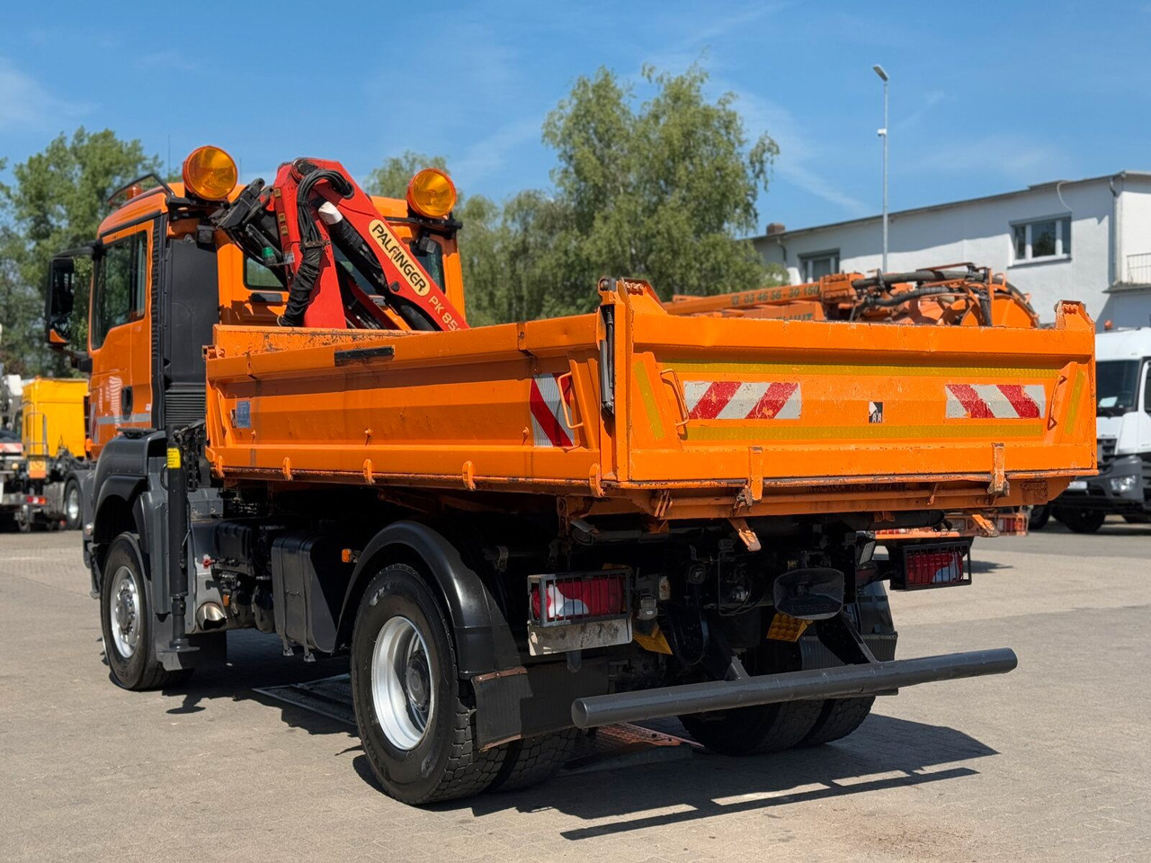 MAN TGA 18.360 4x4 Kipper Kran PALFINGER Winterd. - Kamion s kranom: slika MAN TGA 18.360 4x4 Kipper Kran PALFINGER Winterd. - Kamion s kranom MAN TGA 18.360 4x4 Kipper Kran PALFINGER Winterd. - Kamion s kranom: slika MAN TGA 18.360 4x4 Kipper Kran PALFINGER Winterd. - Kamion s kranom