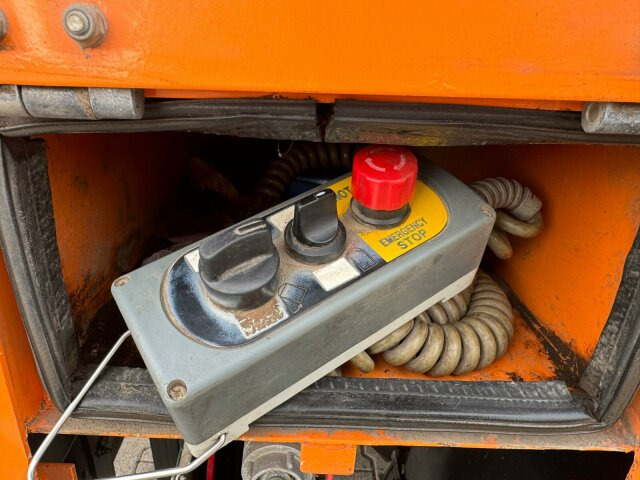 MAN TGL 12.220 4x2 BL Kehrmaschine Viajet 5RHS - Cestovna čistilica: slika MAN TGL 12.220 4x2 BL Kehrmaschine Viajet 5RHS - Cestovna čistilica MAN TGL 12.220 4x2 BL Kehrmaschine Viajet 5RHS - Cestovna čistilica: slika MAN TGL 12.220 4x2 BL Kehrmaschine Viajet 5RHS - Cestovna čistilica