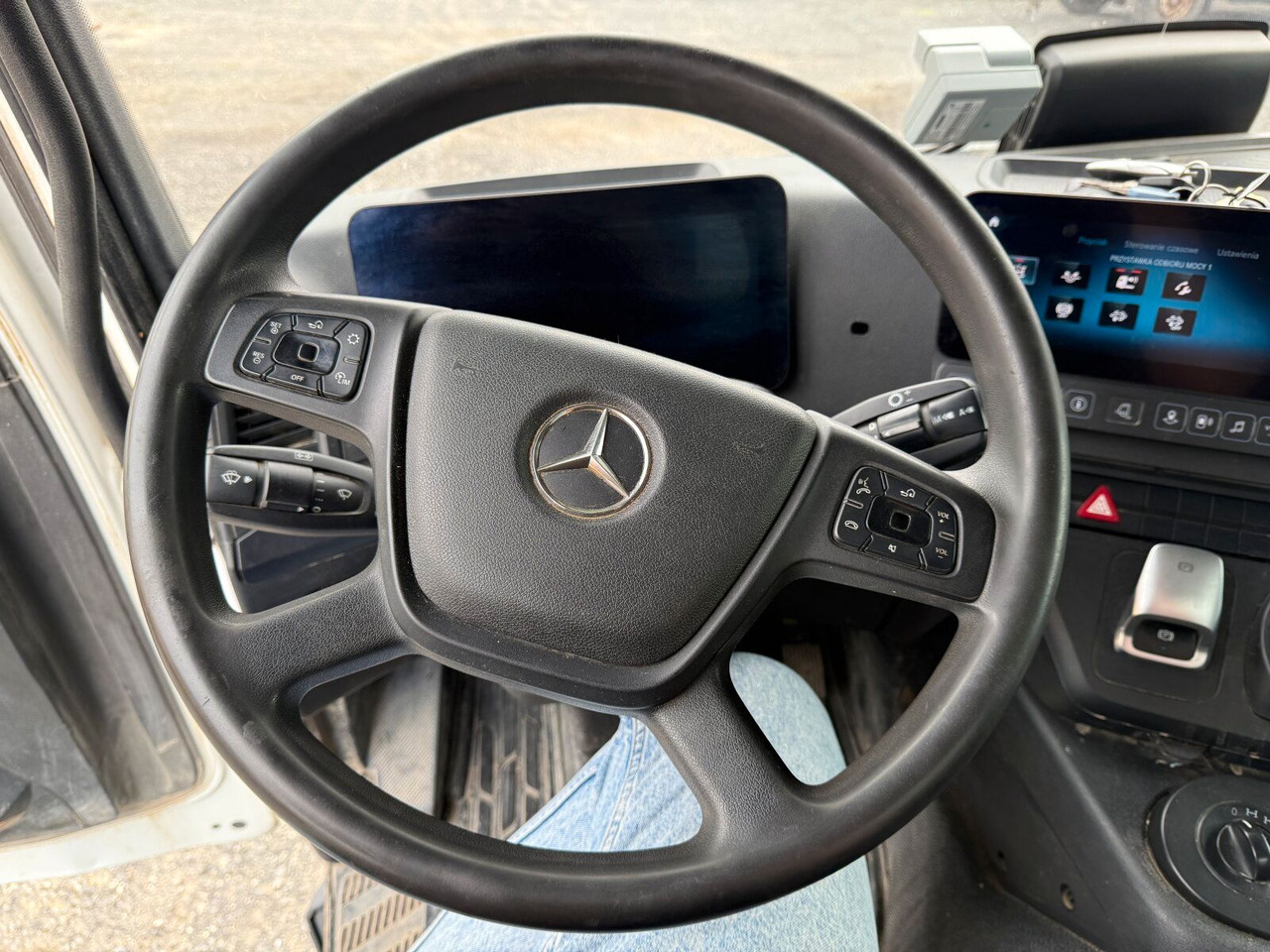 Kiper Mercedes-Benz AROCS 4145 8x8 Meiller Muldenkipper: slika Kiper Mercedes-Benz AROCS 4145 8x8 Meiller Muldenkipper
