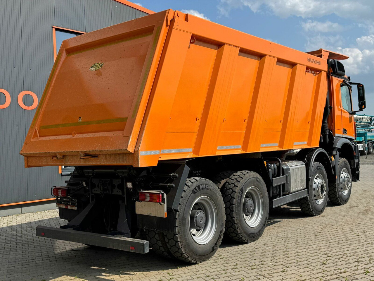Mercedes-Benz AROCS 4851 8x6 Euro 6 Gesteinkipper MEILLER 25m³ - Kiper: slika Mercedes-Benz AROCS 4851 8x6 Euro 6 Gesteinkipper MEILLER 25m³ - Kiper Mercedes-Benz AROCS 4851 8x6 Euro 6 Gesteinkipper MEILLER 25m³ - Kiper: slika Mercedes-Benz AROCS 4851 8x6 Euro 6 Gesteinkipper MEILLER 25m³ - Kiper
