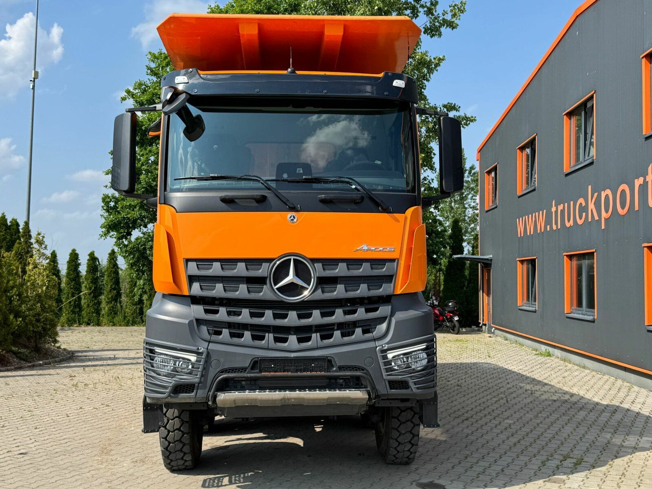 Mercedes-Benz AROCS 4851 8x6 Euro 6 Gesteinkipper MEILLER 25m³ - Kiper: slika Mercedes-Benz AROCS 4851 8x6 Euro 6 Gesteinkipper MEILLER 25m³ - Kiper Mercedes-Benz AROCS 4851 8x6 Euro 6 Gesteinkipper MEILLER 25m³ - Kiper: slika Mercedes-Benz AROCS 4851 8x6 Euro 6 Gesteinkipper MEILLER 25m³ - Kiper