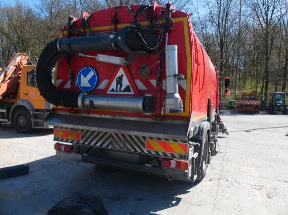 Mercedes-Benz Atego 1324 4x2 Kehrmaschine BROCK HD Anlage - Cestovna čistilica: slika Mercedes-Benz Atego 1324 4x2 Kehrmaschine BROCK HD Anlage - Cestovna čistilica Mercedes-Benz Atego 1324 4x2 Kehrmaschine BROCK HD Anlage - Cestovna čistilica: slika Mercedes-Benz Atego 1324 4x2 Kehrmaschine BROCK HD Anlage - Cestovna čistilica