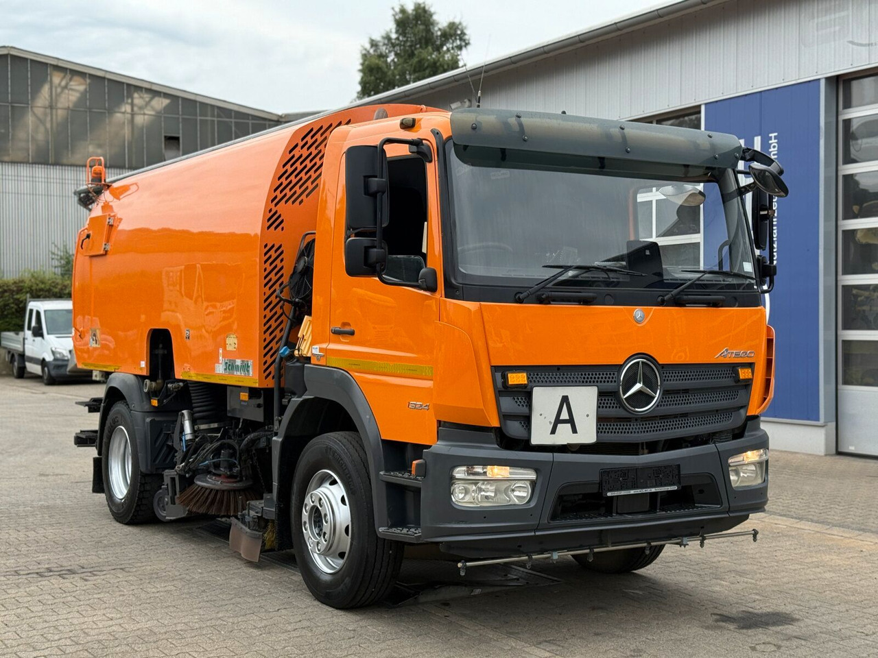 Mercedes-Benz Atego 1324 4x2 Kehrmaschine Schmidt SKF S7B 7 m³ - Cestovna čistilica: slika Mercedes-Benz Atego 1324 4x2 Kehrmaschine Schmidt SKF S7B 7 m³ - Cestovna čistilica Mercedes-Benz Atego 1324 4x2 Kehrmaschine Schmidt SKF S7B 7 m³ - Cestovna čistilica: slika Mercedes-Benz Atego 1324 4x2 Kehrmaschine Schmidt SKF S7B 7 m³ - Cestovna čistilica