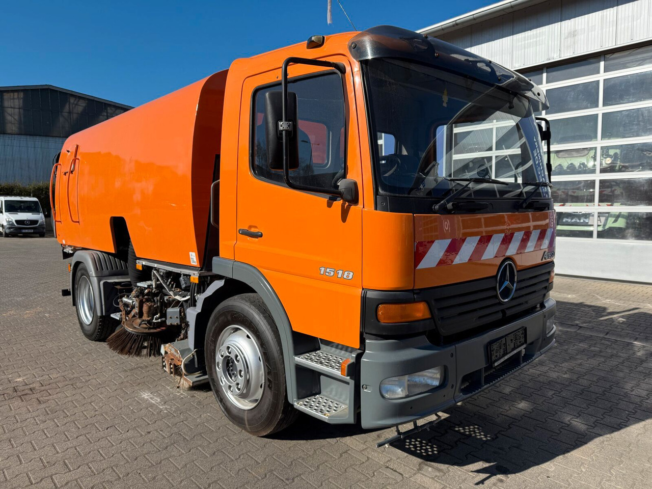 Mercedes-Benz Atego 1518 4x2 Kehrmaschine Bucher 500 - Cestovna čistilica: slika Mercedes-Benz Atego 1518 4x2 Kehrmaschine Bucher 500 - Cestovna čistilica Mercedes-Benz Atego 1518 4x2 Kehrmaschine Bucher 500 - Cestovna čistilica: slika Mercedes-Benz Atego 1518 4x2 Kehrmaschine Bucher 500 - Cestovna čistilica