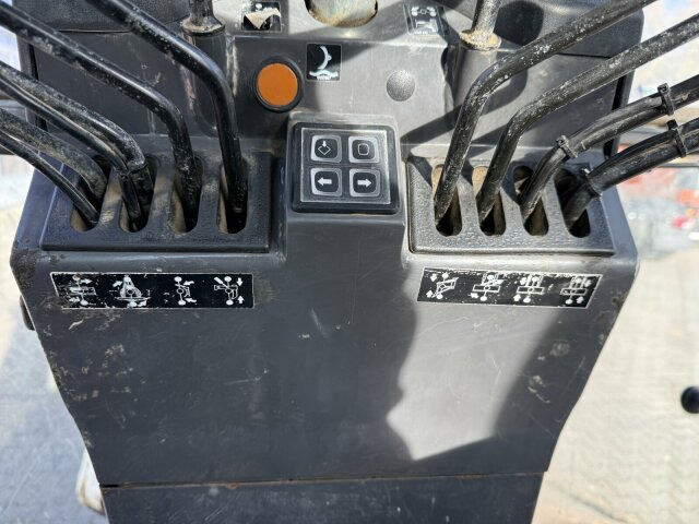 New Holland F106.6A alrrad 6x6 Grader 12 Ton - 10.700 Std - Grejder: slika New Holland F106.6A alrrad 6x6 Grader 12 Ton - 10.700 Std - Grejder New Holland F106.6A alrrad 6x6 Grader 12 Ton - 10.700 Std - Grejder: slika New Holland F106.6A alrrad 6x6 Grader 12 Ton - 10.700 Std - Grejder