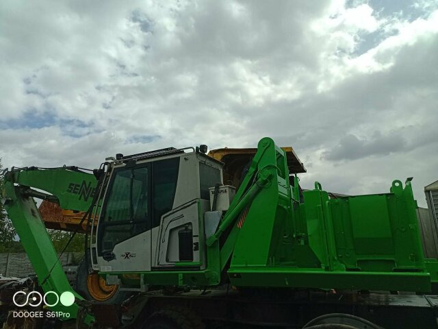 Sennebogen 818-E Umschlagbagger - 83 Ton - mit Greifer - Bager na kotačima: slika Sennebogen 818-E Umschlagbagger - 83 Ton - mit Greifer - Bager na kotačima Sennebogen 818-E Umschlagbagger - 83 Ton - mit Greifer - Bager na kotačima: slika Sennebogen 818-E Umschlagbagger - 83 Ton - mit Greifer - Bager na kotačima