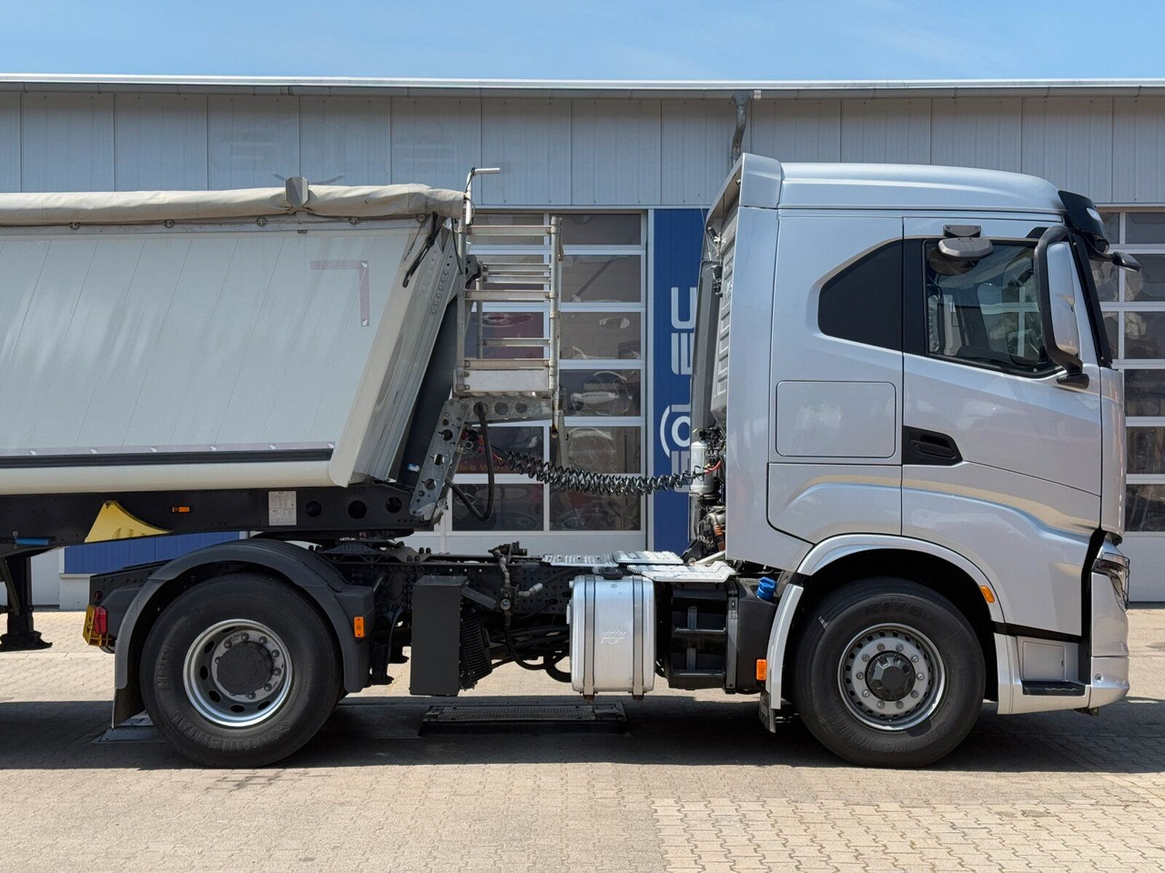 Iveco S-WAY 4x4H Zugmaschine Euro 6 *Kippauflieger - Tegljač: slika Iveco S-WAY 4x4H Zugmaschine Euro 6 *Kippauflieger - Tegljač Iveco S-WAY 4x4H Zugmaschine Euro 6 *Kippauflieger - Tegljač: slika Iveco S-WAY 4x4H Zugmaschine Euro 6 *Kippauflieger - Tegljač