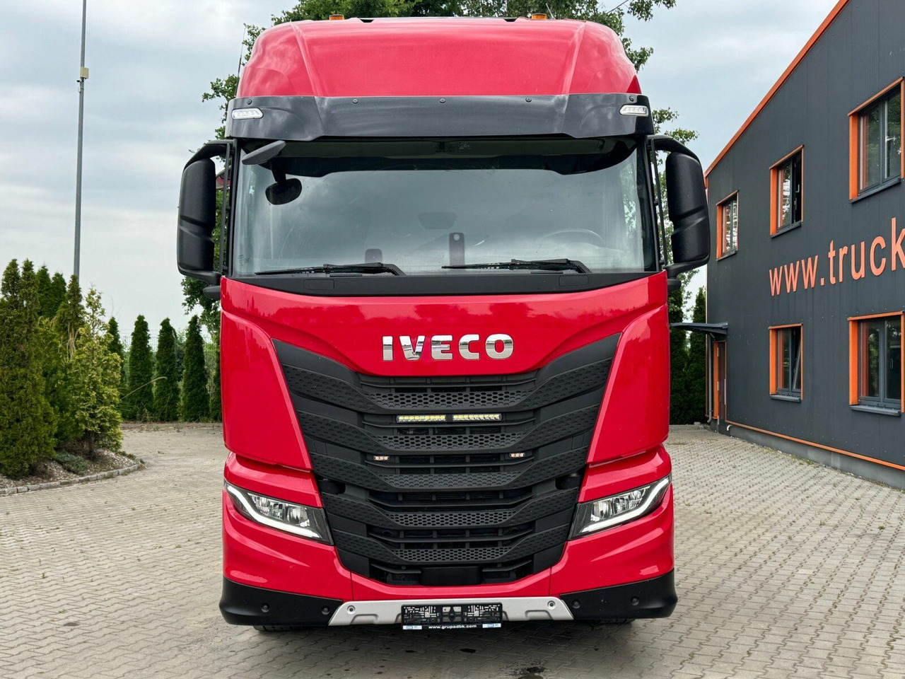 Iveco S-WAY 570 6x2 EURO6 BOOGIE Kipphydraulik - Tegljač: slika Iveco S-WAY 570 6x2 EURO6 BOOGIE Kipphydraulik - Tegljač Iveco S-WAY 570 6x2 EURO6 BOOGIE Kipphydraulik - Tegljač: slika Iveco S-WAY 570 6x2 EURO6 BOOGIE Kipphydraulik - Tegljač