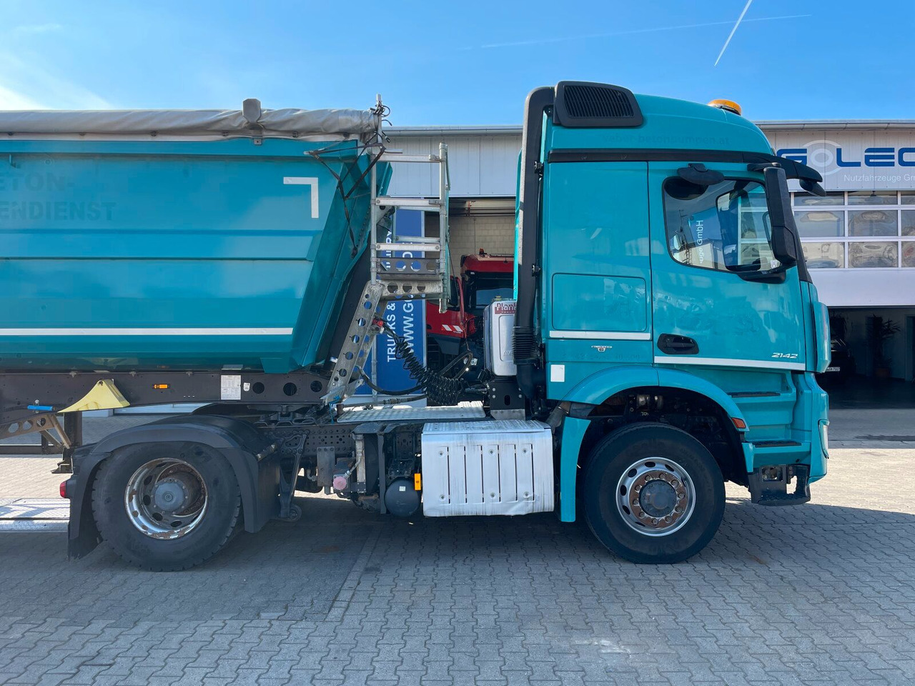 Mercedes-Benz Arocs 2142 4x4H SZM Euro 6 Kipphydraulik - Tegljač: slika Mercedes-Benz Arocs 2142 4x4H SZM Euro 6 Kipphydraulik - Tegljač Mercedes-Benz Arocs 2142 4x4H SZM Euro 6 Kipphydraulik - Tegljač: slika Mercedes-Benz Arocs 2142 4x4H SZM Euro 6 Kipphydraulik - Tegljač
