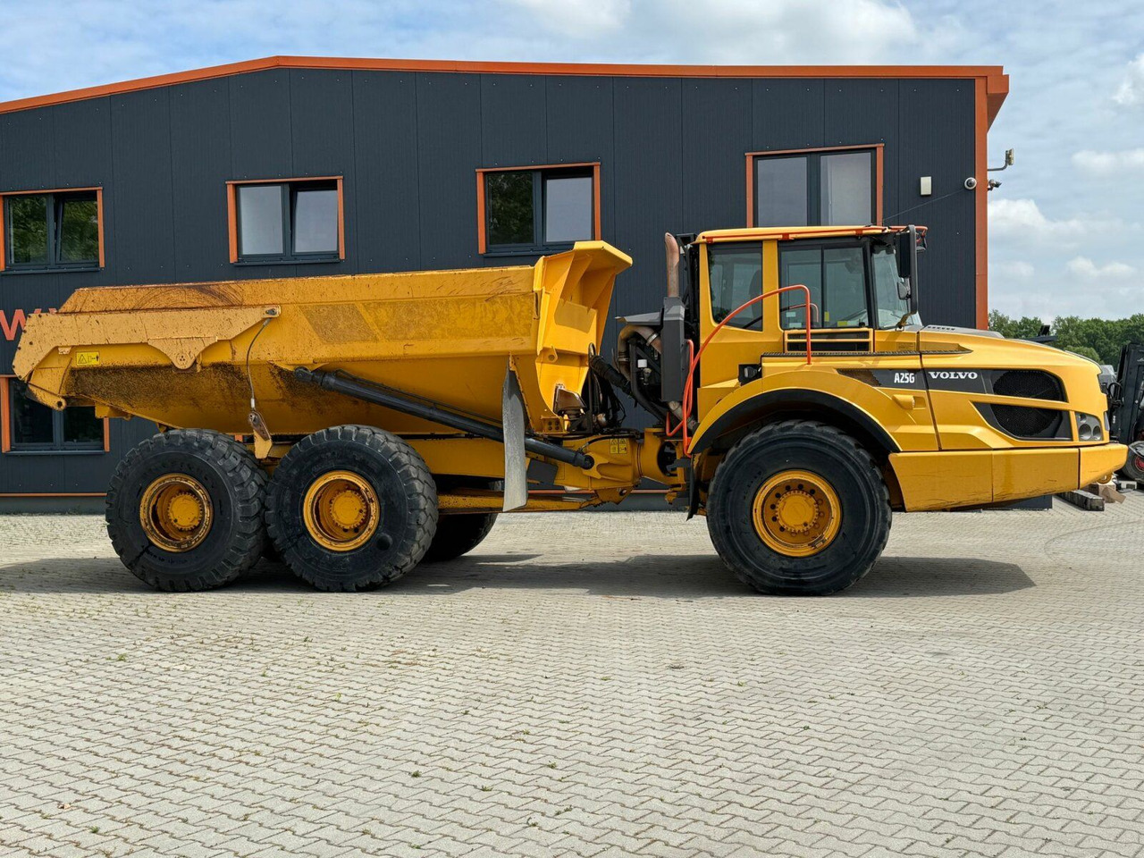 Volvo A25G Dumper 22,5 Ton 11.361 Stunden Volvo A25G Dumper 22,5 Ton 11.361 Stunden - Zglobni istovarivač: slika Volvo A25G Dumper 22,5 Ton 11.361 Stunden Volvo A25G Dumper 22,5 Ton 11.361 Stunden - Zglobni istovarivač Volvo A25G Dumper 22,5 Ton 11.361 Stunden Volvo A25G Dumper 22,5 Ton 11.361 Stunden - Zglobni istovarivač: slika Volvo A25G Dumper 22,5 Ton 11.361 Stunden Volvo A25G Dumper 22,5 Ton 11.361 Stunden - Zglobni istovarivač