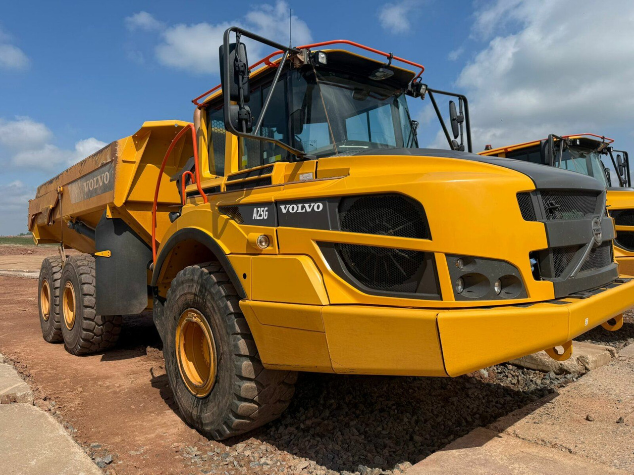 Volvo A25G Dumper 22,7 Ton TOP gepflegt - Utovarivač s proklizavajućim upravljanjem: slika Volvo A25G Dumper 22,7 Ton TOP gepflegt - Utovarivač s proklizavajućim upravljanjem Volvo A25G Dumper 22,7 Ton TOP gepflegt - Utovarivač s proklizavajućim upravljanjem: slika Volvo A25G Dumper 22,7 Ton TOP gepflegt - Utovarivač s proklizavajućim upravljanjem