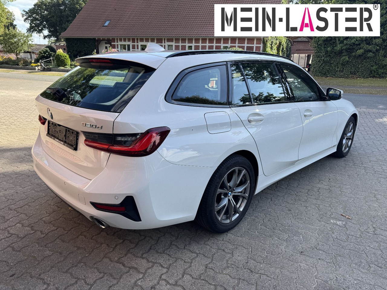 Karavan BMW 320 d xDrive touring Sport Line shadow AHK: slika Karavan BMW 320 d xDrive touring Sport Line shadow AHK