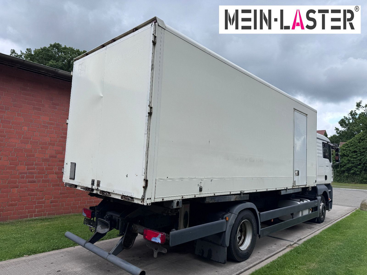MAN TGA 18.350 BDF 5 Sitzer Klima nur 209.380 km - Kamion sandučar: slika MAN TGA 18.350 BDF 5 Sitzer Klima nur 209.380 km - Kamion sandučar MAN TGA 18.350 BDF 5 Sitzer Klima nur 209.380 km - Kamion sandučar: slika MAN TGA 18.350 BDF 5 Sitzer Klima nur 209.380 km - Kamion sandučar